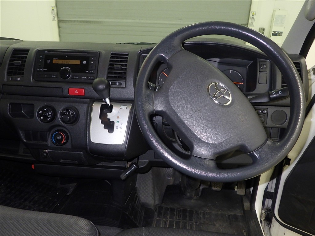 TOYOTA REGIUS ACE