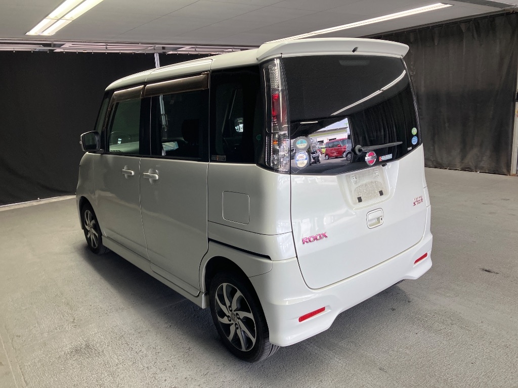 NISSAN ROOX