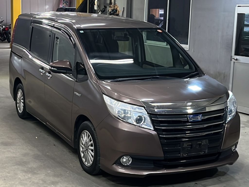 TOYOTA NOAH