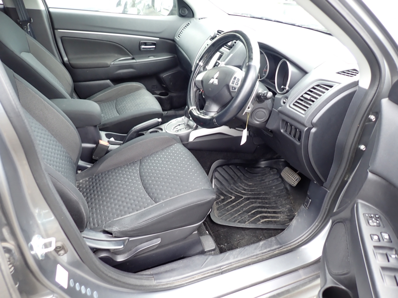 MITSUBISHI RVR