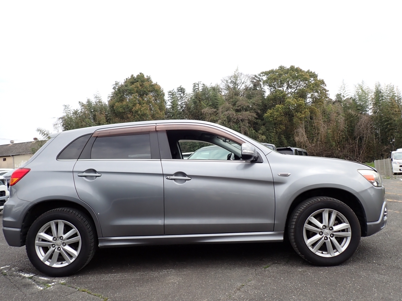 MITSUBISHI RVR