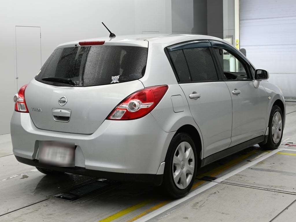 NISSAN TIIDA