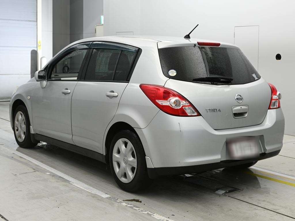 NISSAN TIIDA