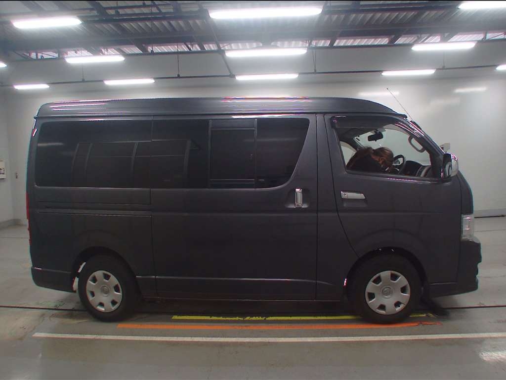 TOYOTA REGIUS ACE