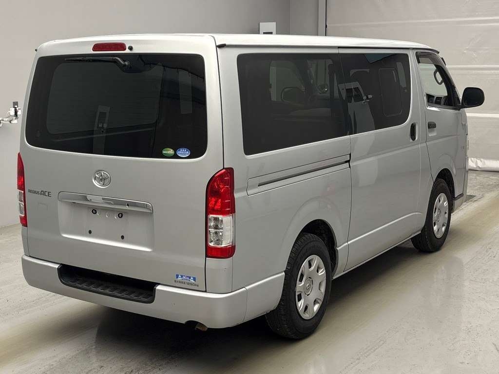 TOYOTA REGIUS ACE