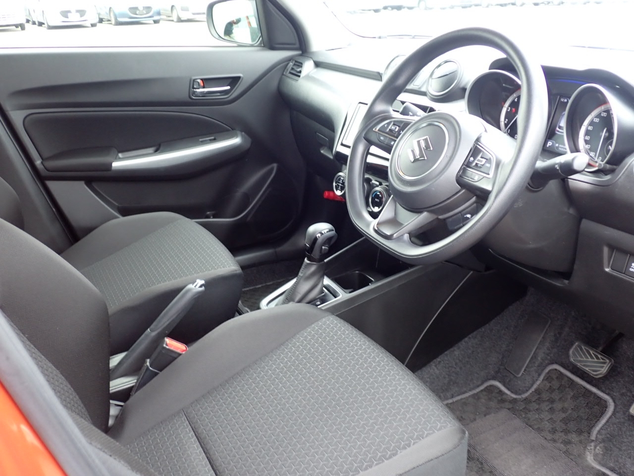 SUZUKI SWIFT