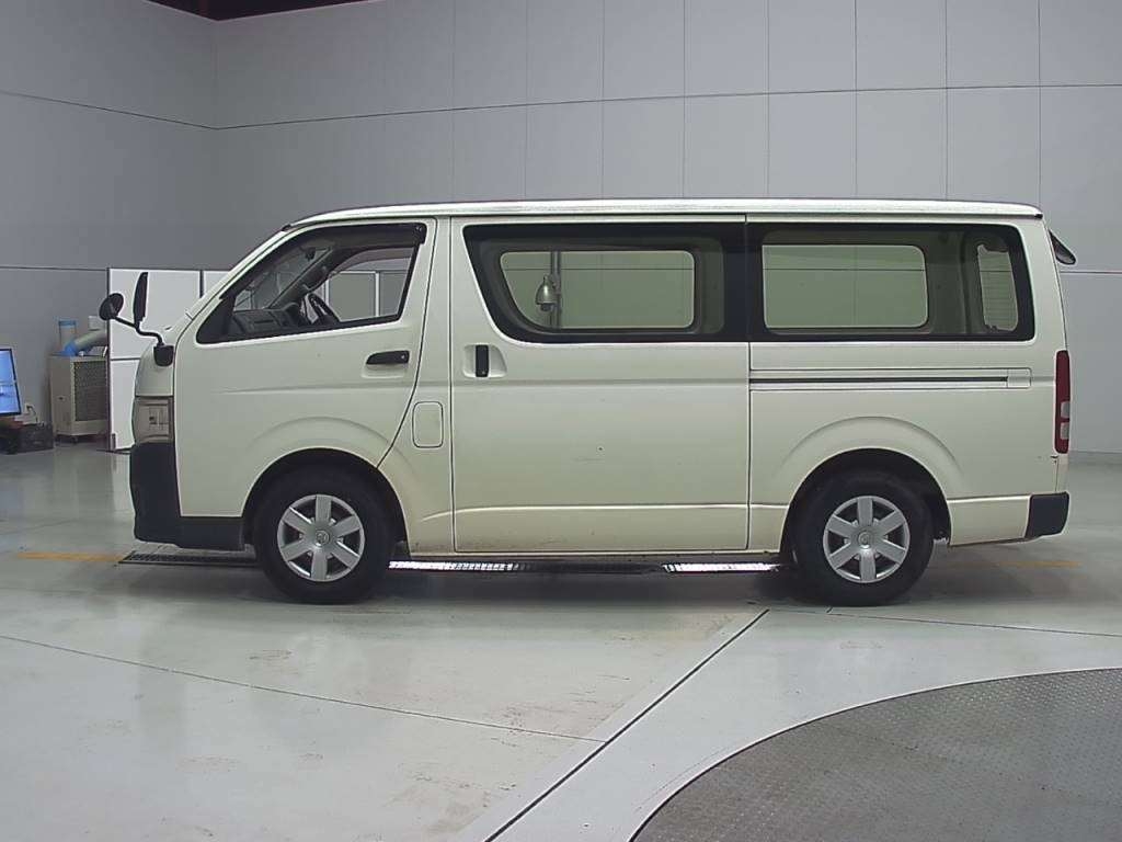 TOYOTA REGIUS ACE