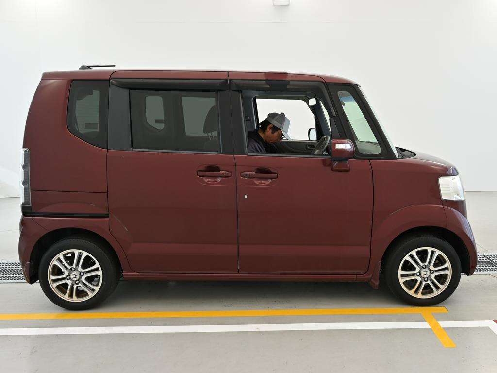 HONDA N-BOX