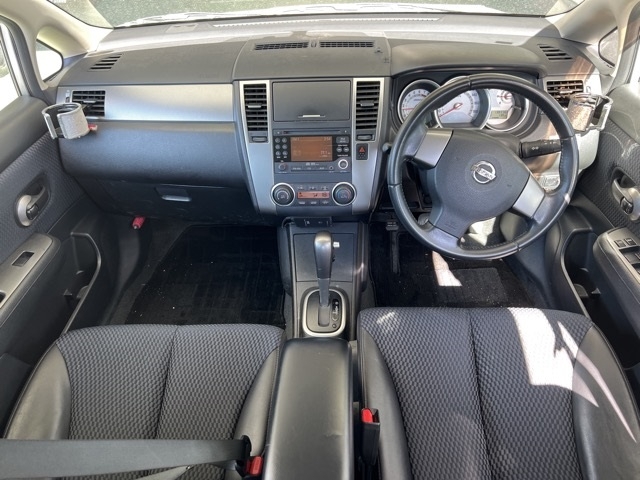 NISSAN TIIDA