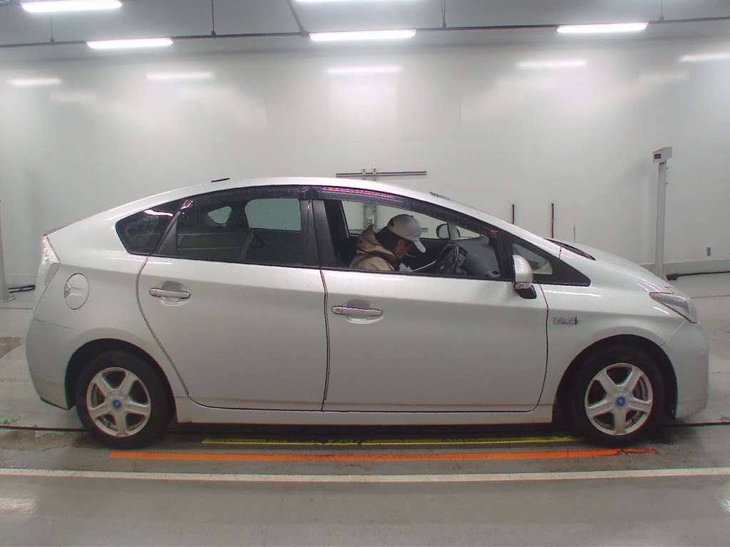 TOYOTA PRIUS PHV