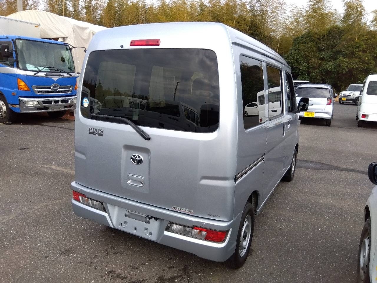 TOYOTA PIXIS VAN
