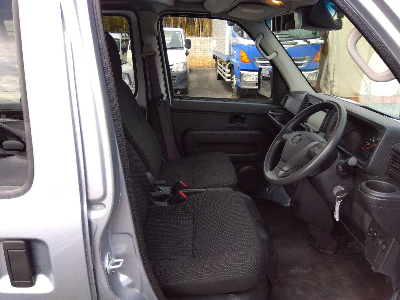 TOYOTA PIXIS VAN
