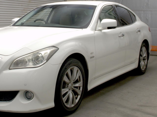 NISSAN FUGA