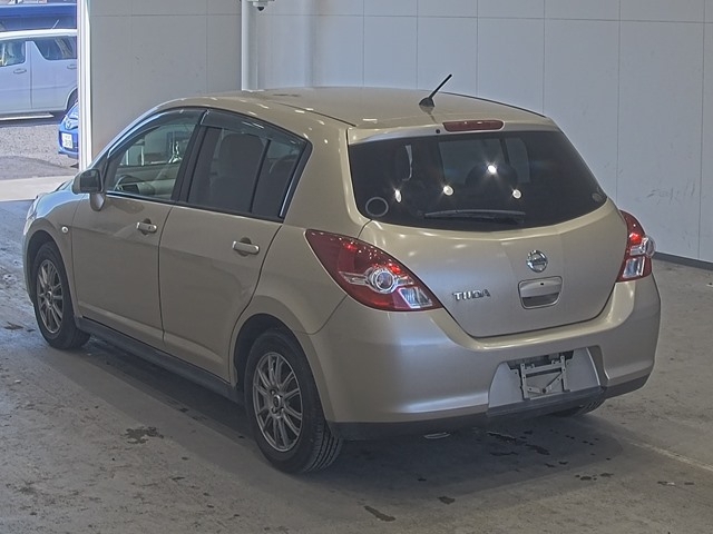 NISSAN TIIDA
