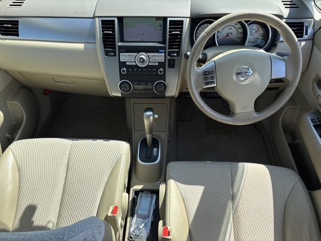 NISSAN TIIDA