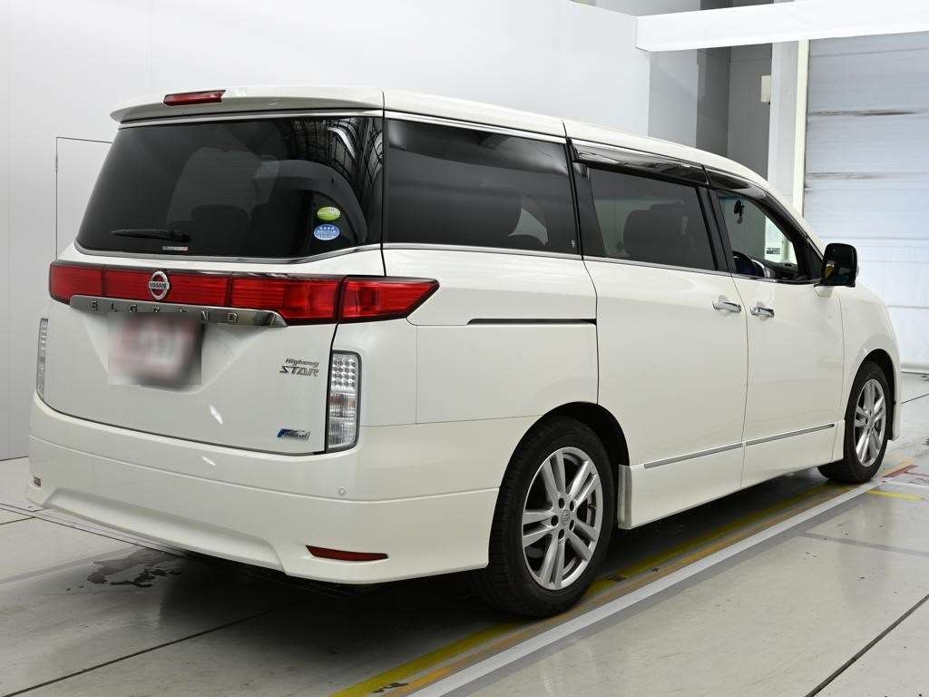 NISSAN ELGRAND