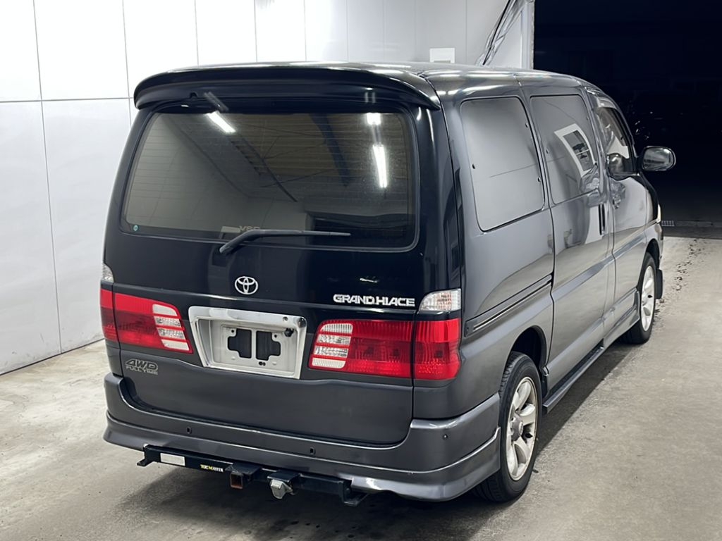 TOYOTA GRAND HIACE