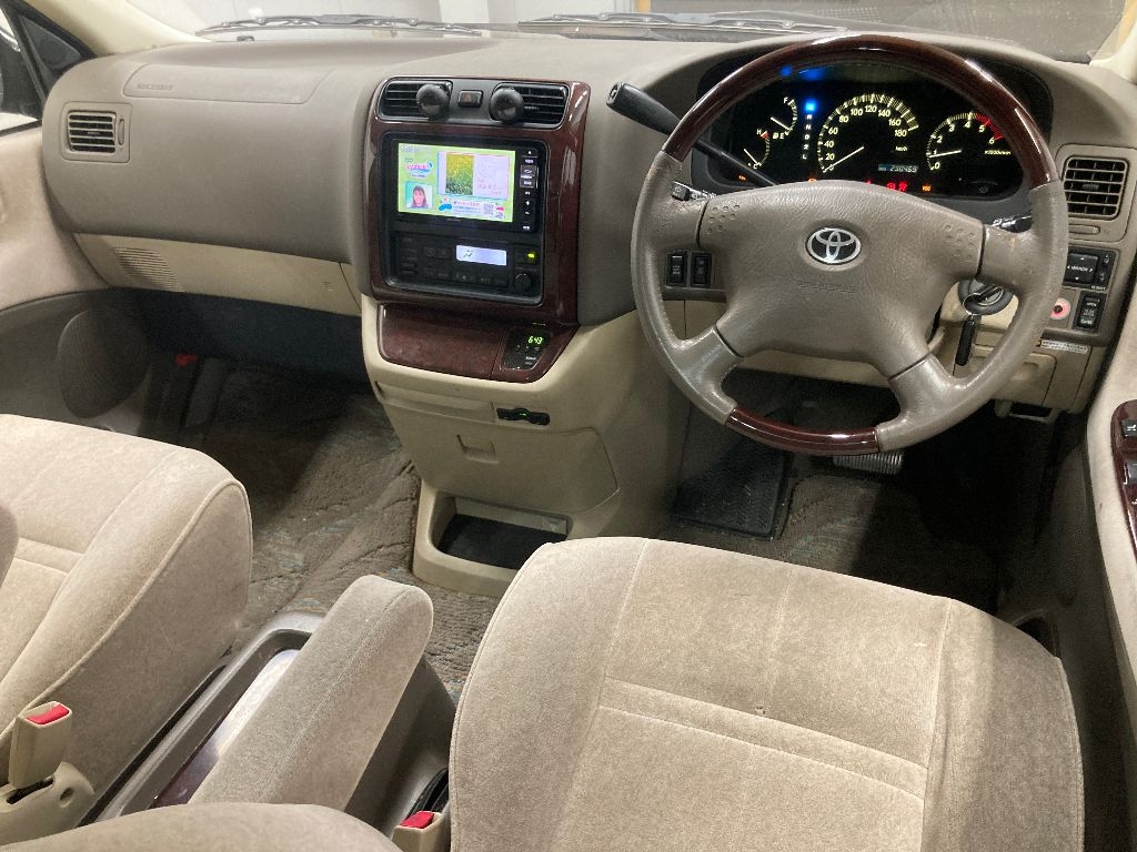 TOYOTA GRAND HIACE
