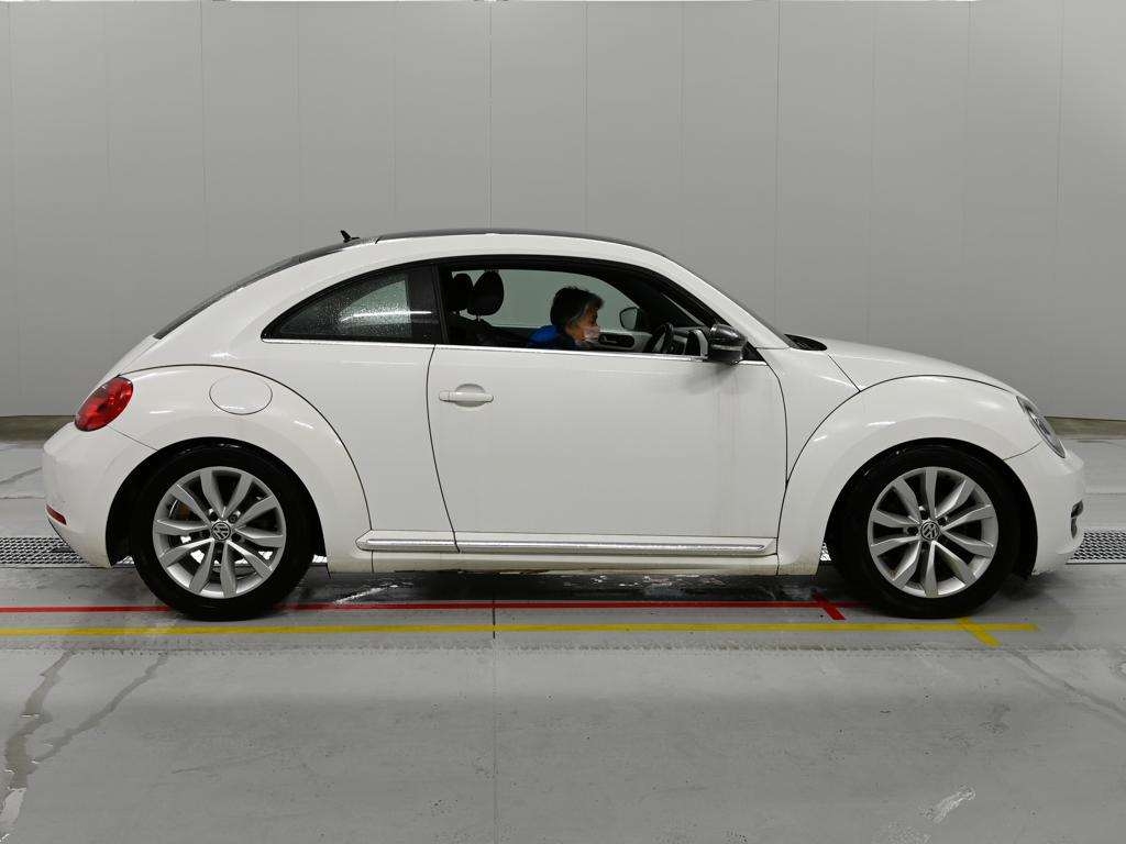VOLKSWAGEN BEETLE