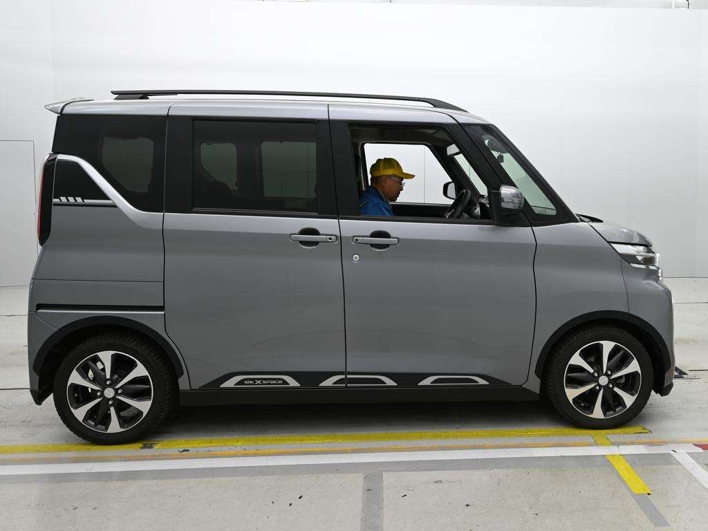 MITSUBISHI EK SPACE