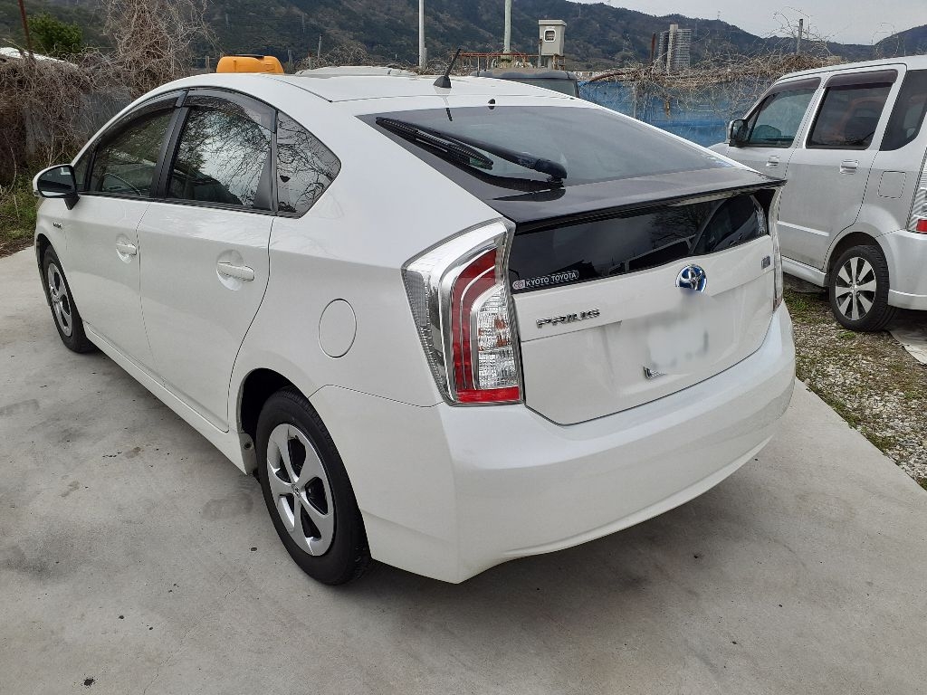 TOYOTA PRIUS