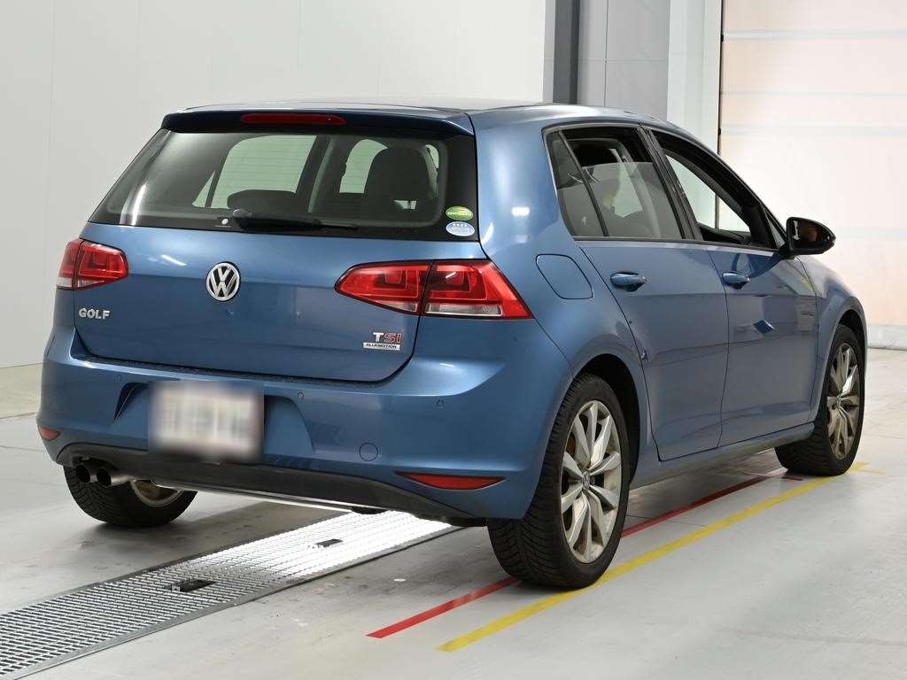 VOLKSWAGEN GOLF