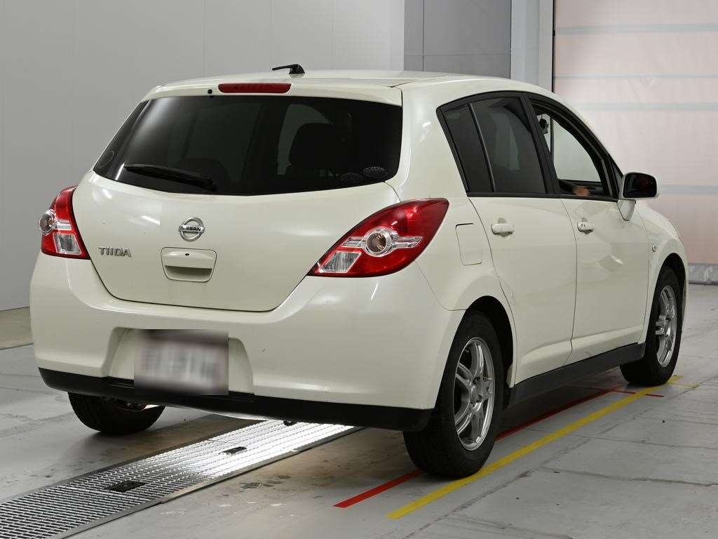 NISSAN TIIDA