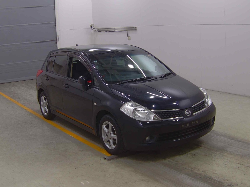 NISSAN TIIDA