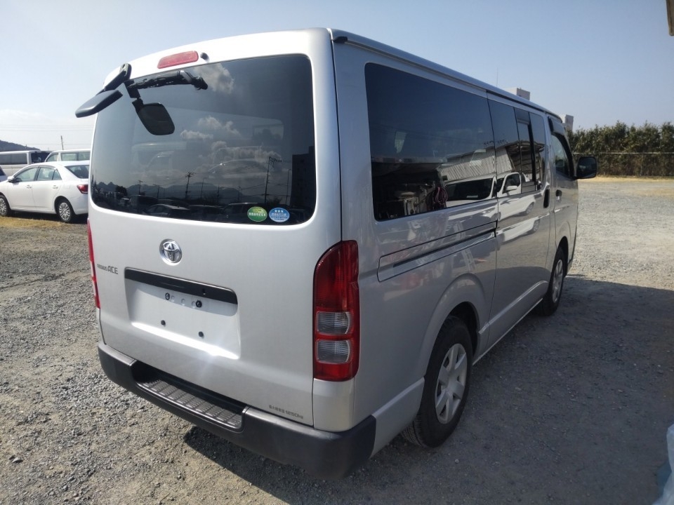 TOYOTA REGIUS ACE