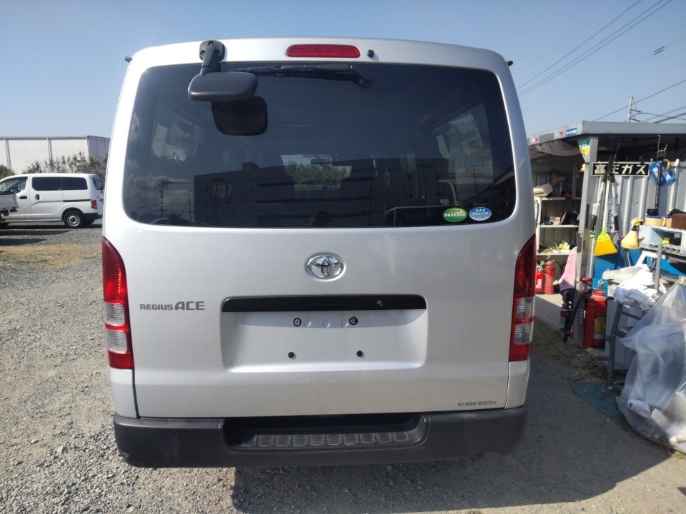TOYOTA REGIUS ACE