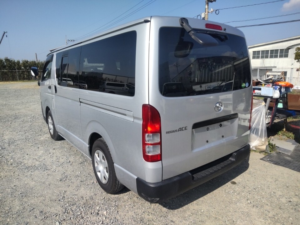 TOYOTA REGIUS ACE