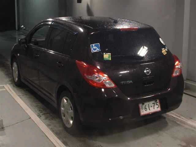 NISSAN TIIDA