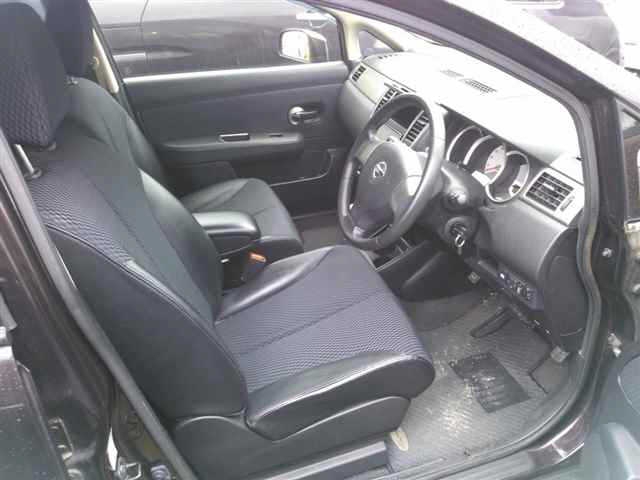 NISSAN TIIDA
