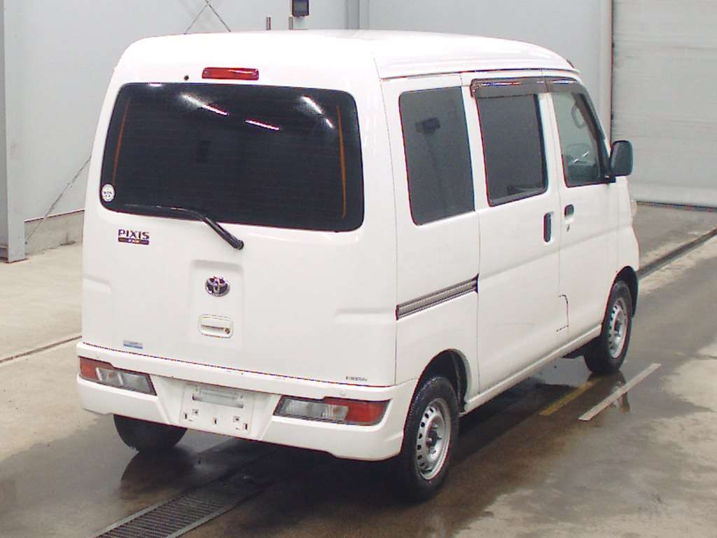 TOYOTA PIXIS VAN