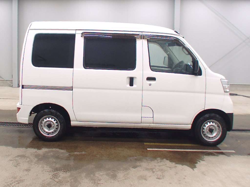 TOYOTA PIXIS VAN
