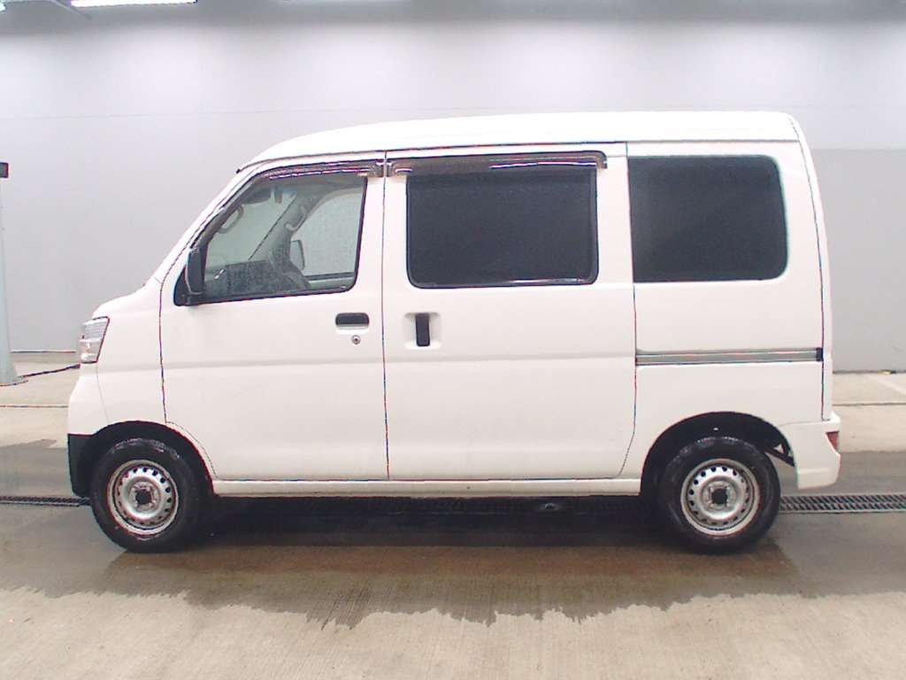 TOYOTA PIXIS VAN