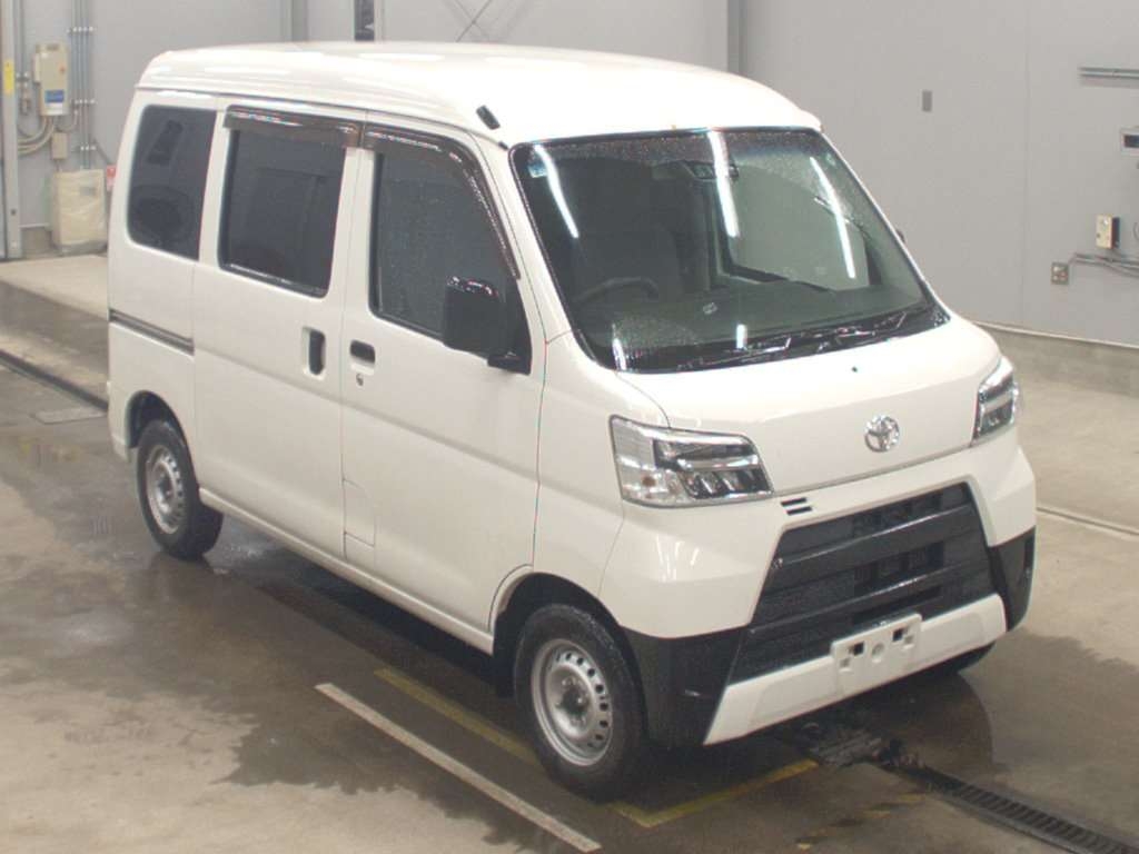 TOYOTA PIXIS VAN