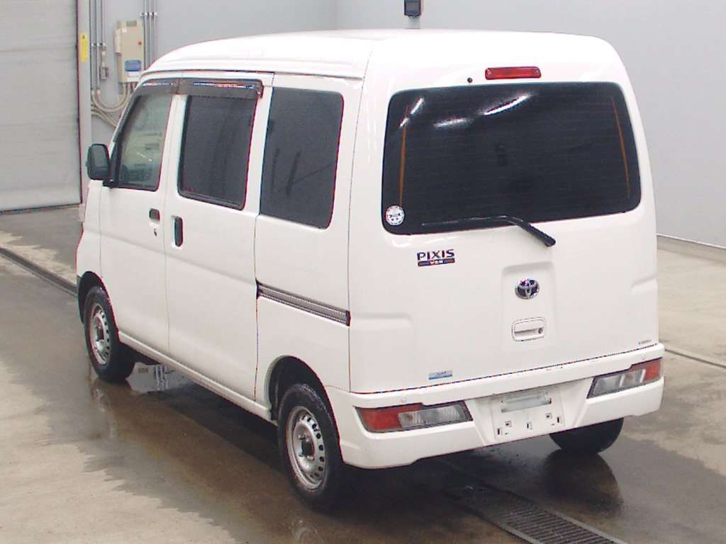 TOYOTA PIXIS VAN