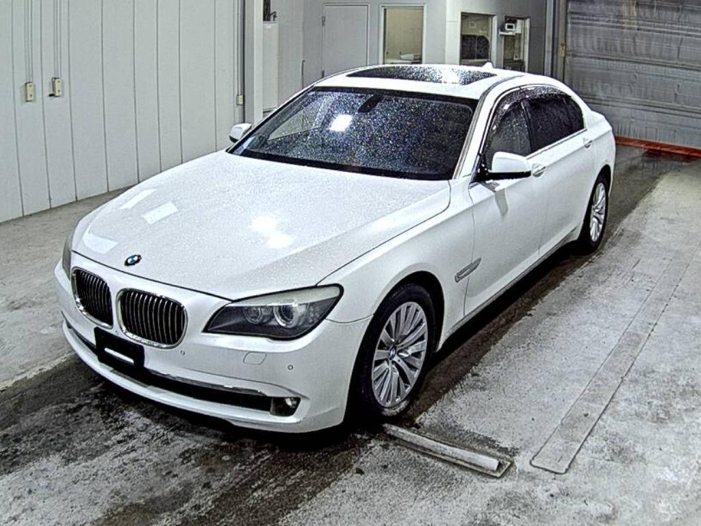 BMW 7-SERIES