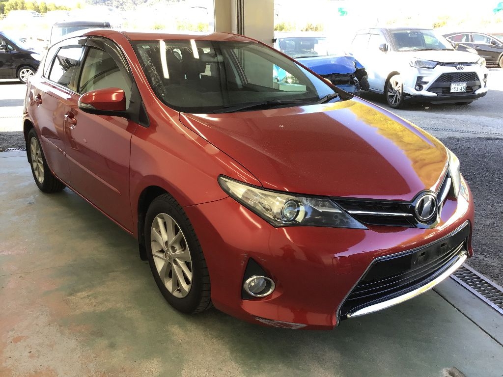TOYOTA AURIS