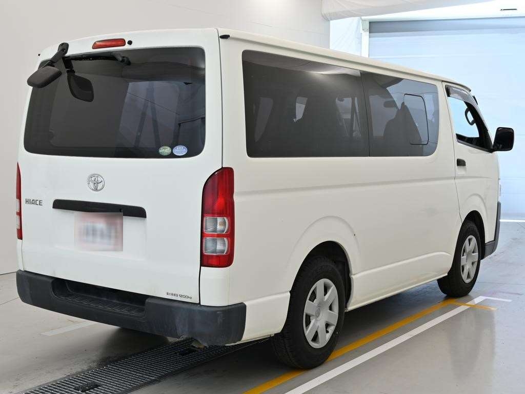 TOYOTA REGIUS ACE