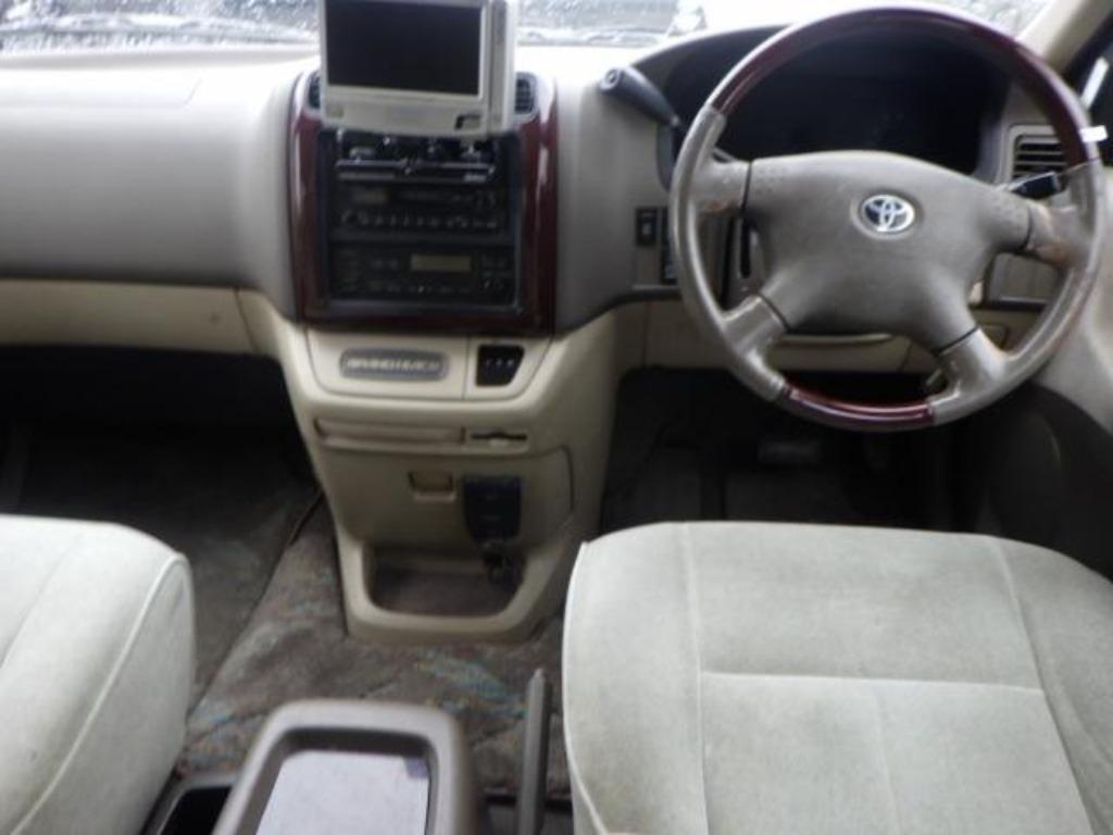 TOYOTA GRAND HIACE