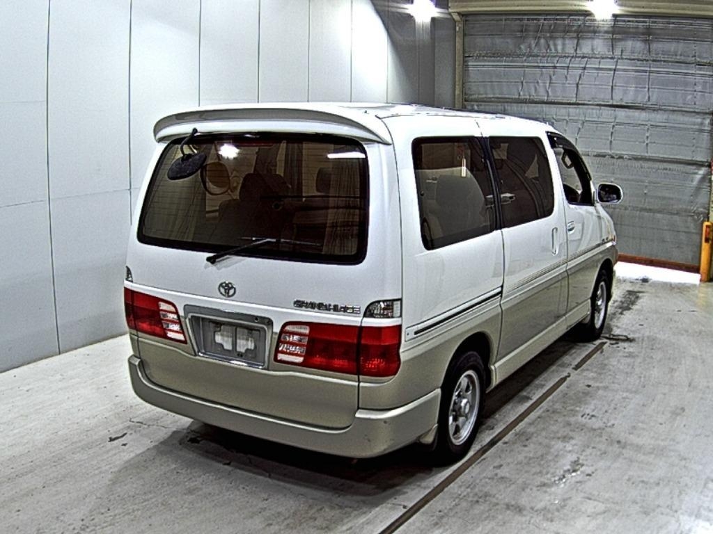 TOYOTA GRAND HIACE