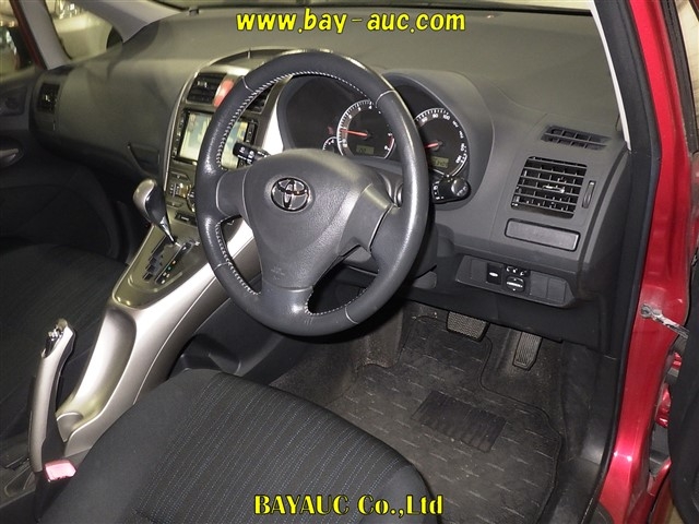 TOYOTA AURIS