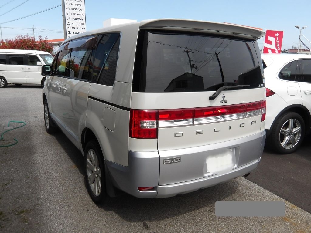 MITSUBISHI DELICA D:5