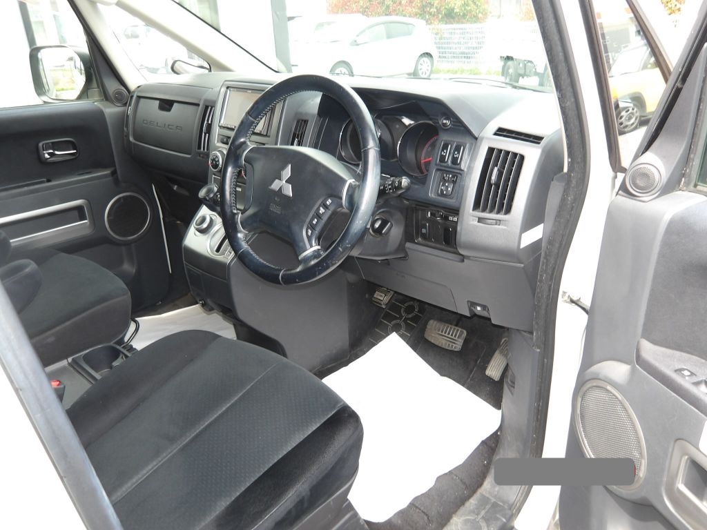 MITSUBISHI DELICA D:5