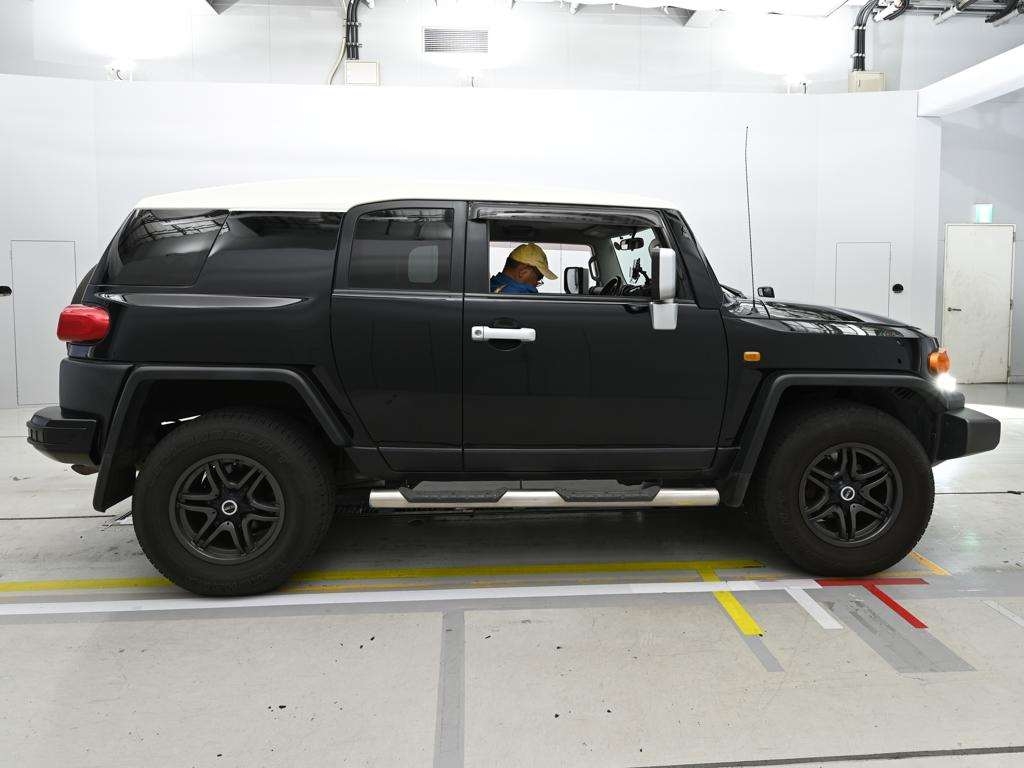 TOYOTA FJ CRUISER
