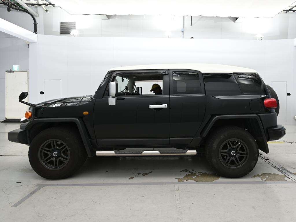 TOYOTA FJ CRUISER