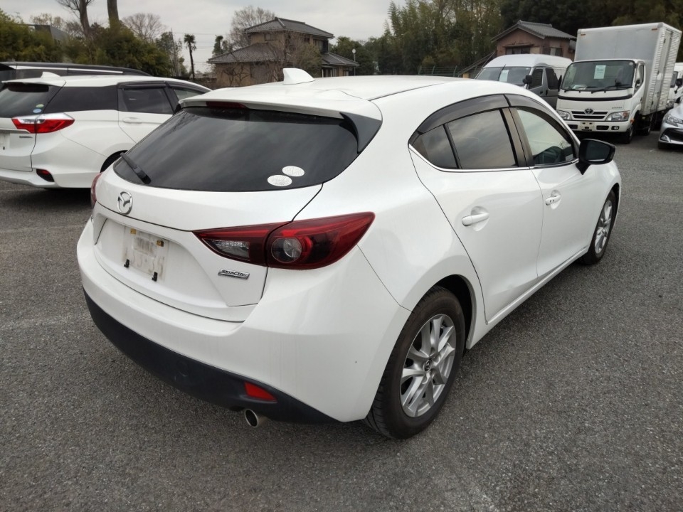 MAZDA AXELA