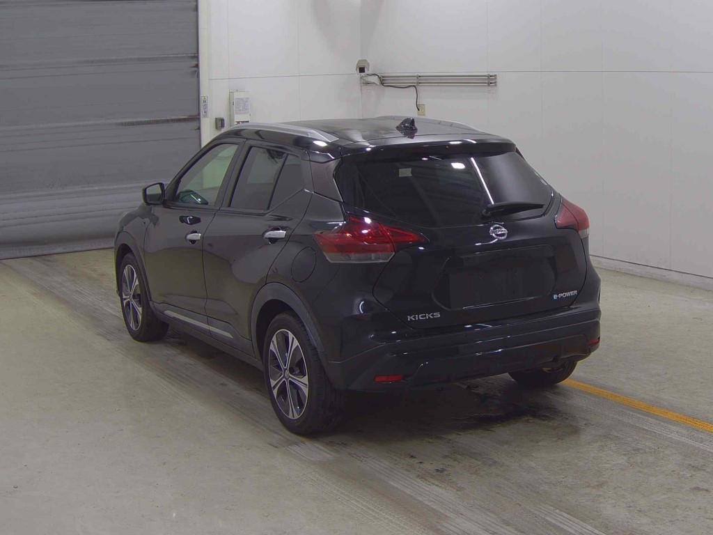 NISSAN KICKS